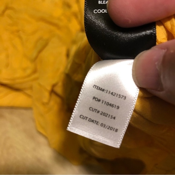 Torrid 1/2 Button Gold Yellow Rayon Roll Tab Sleeve Lightweight Shirt Size 1 - Picture 5 of 8
